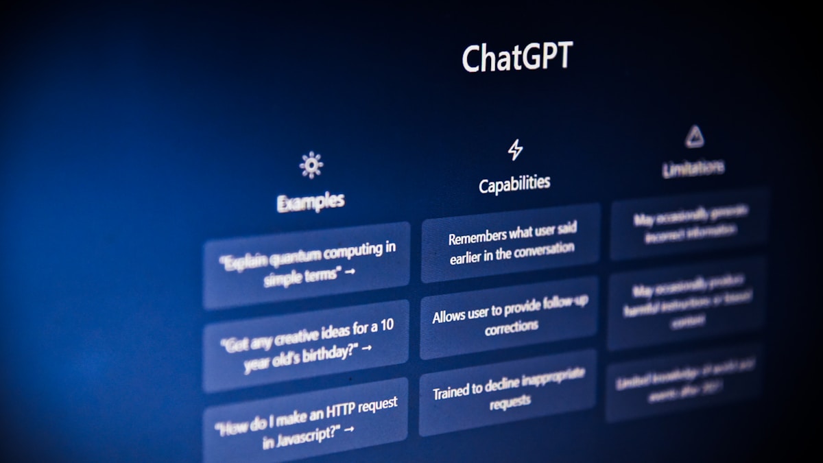 ボタンの並ぶ画面。ChatGPTのインターフェースを象徴するイメージ