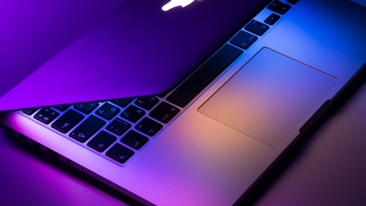 LM Studio CLI「lms」の使い方 | ローカルAIでClaude Codeまで動かす