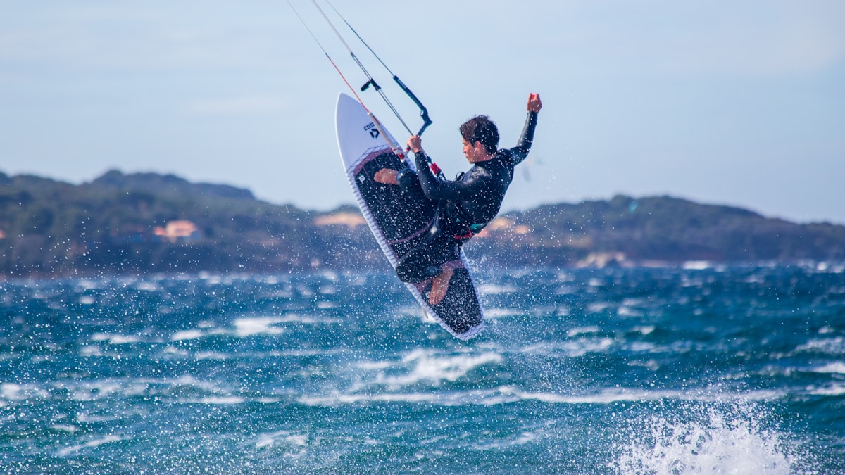 Kitesurfとは | Cloudflareが作った「人間が使わない」AIエージェント専用ブラウザ